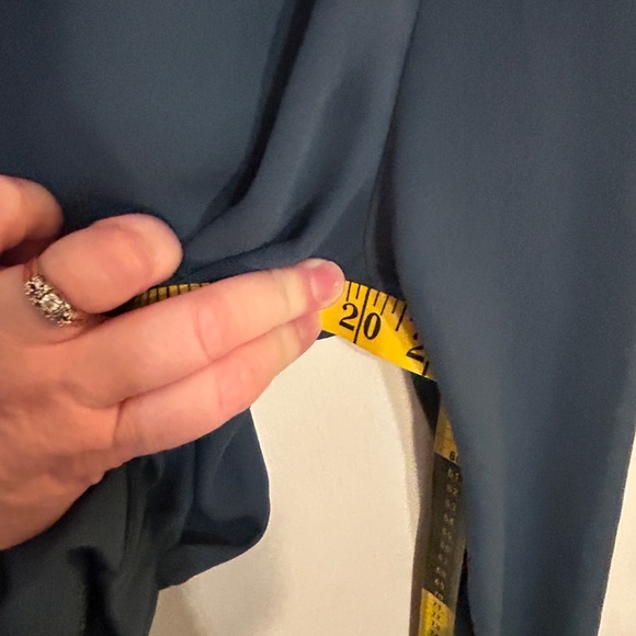 Dynamite Size XS NWT Long-sleeve Front twist Crop Top - Picture 4 of 9